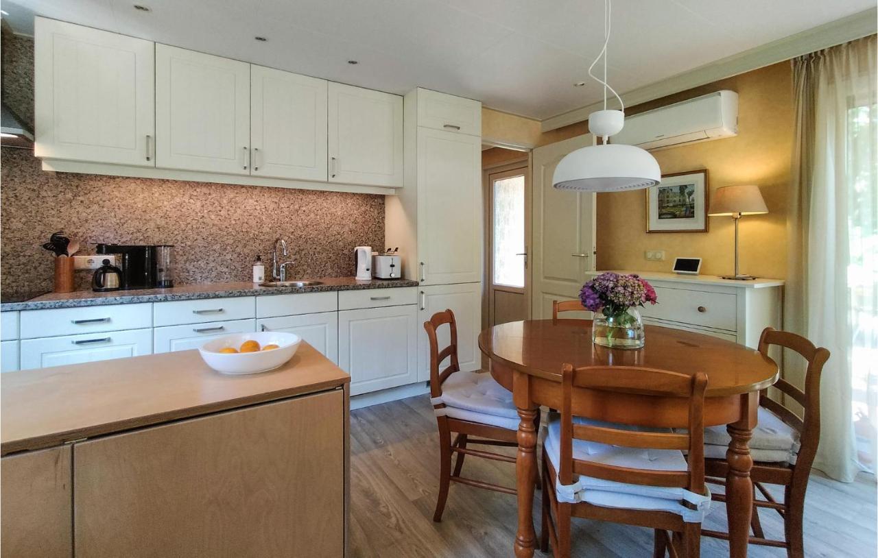 Cozy Home In Vorden With Kitchen Екстериор снимка