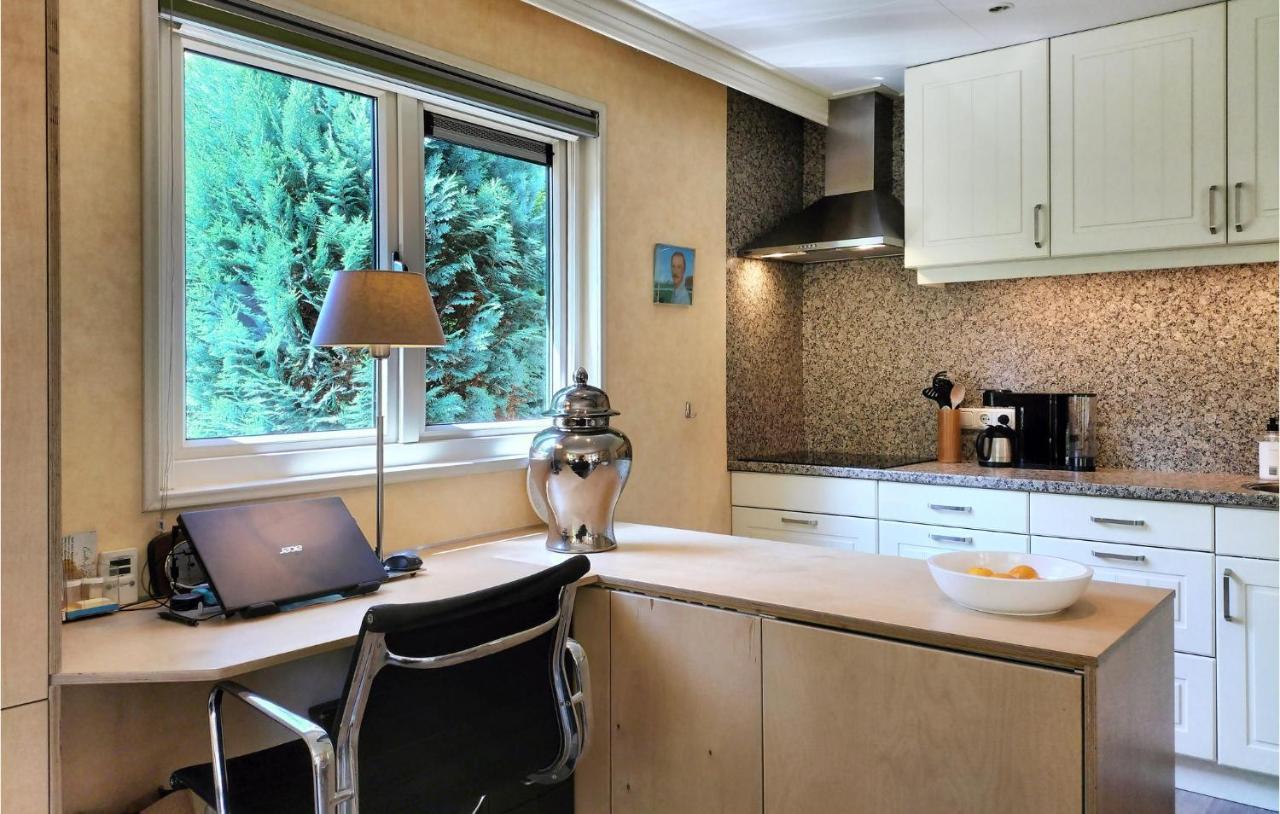 Cozy Home In Vorden With Kitchen Екстериор снимка