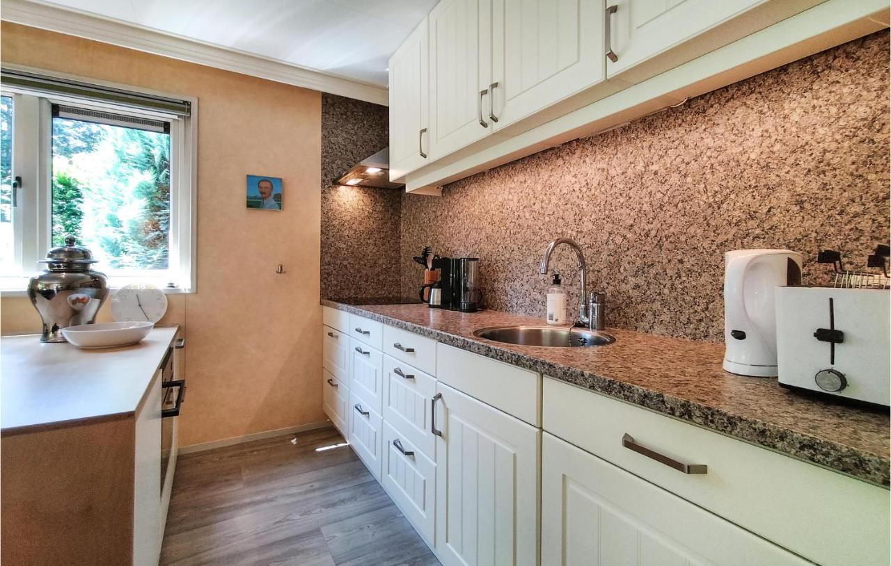 Cozy Home In Vorden With Kitchen Екстериор снимка